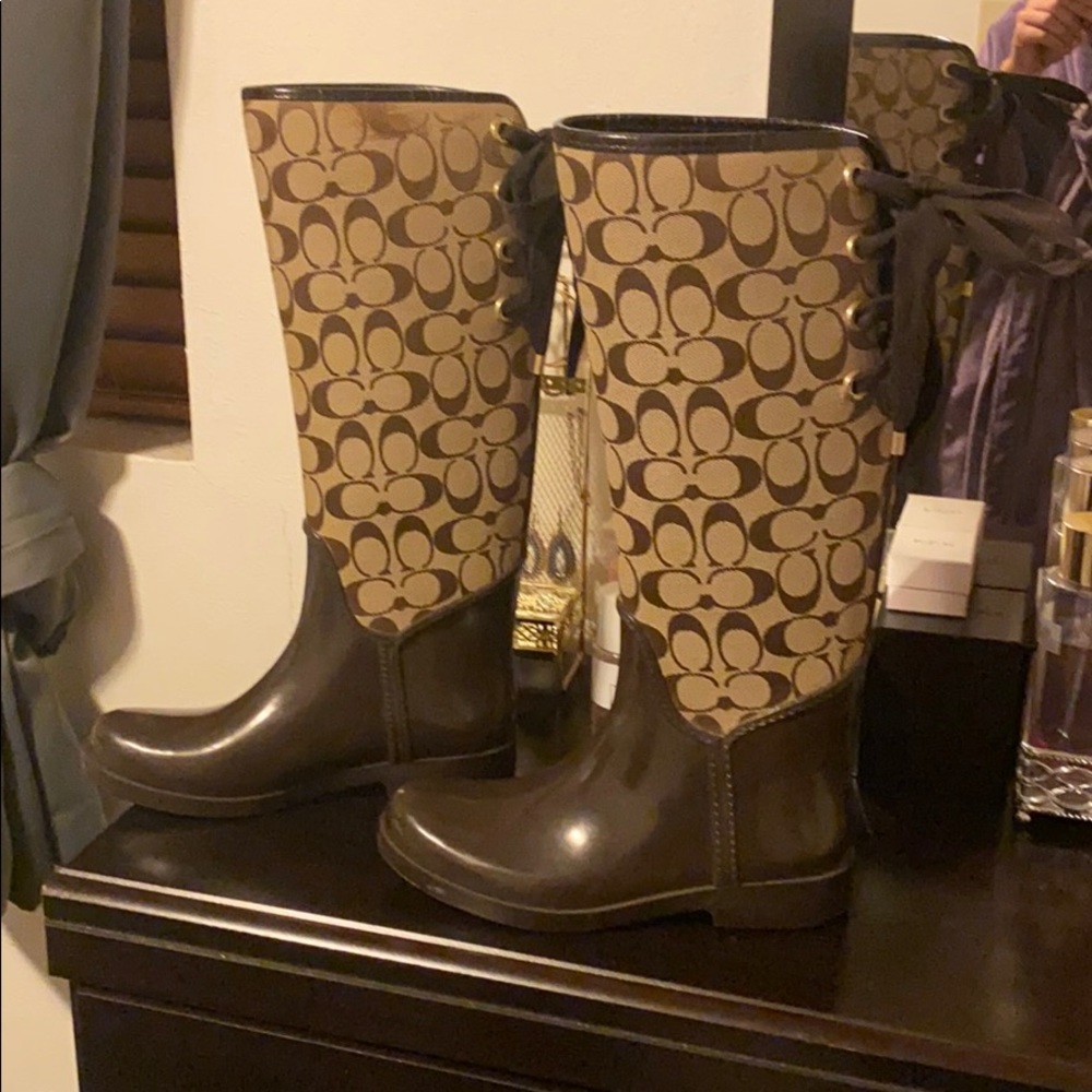 Coach LaceUp Rain Boots Size 7, Free Crossbody